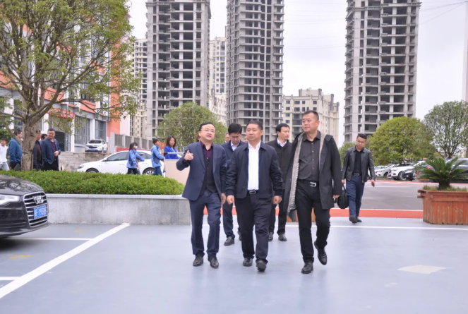 市委常委、市政府常務(wù)副市長(zhǎng)周仕飛赴畢節(jié)工業(yè)職業(yè)技術(shù)學(xué)院調(diào)研