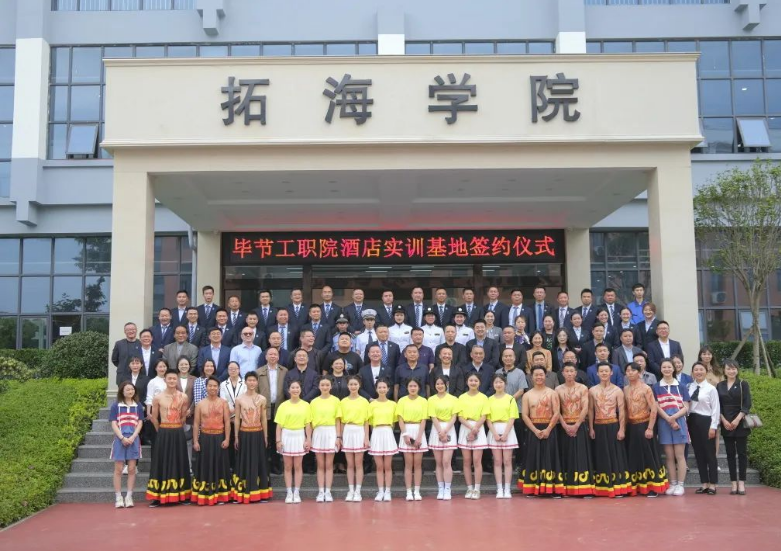 乘勢揚(yáng)帆再啟航——拓海學(xué)院成立一周年，故事還在繼續(xù)