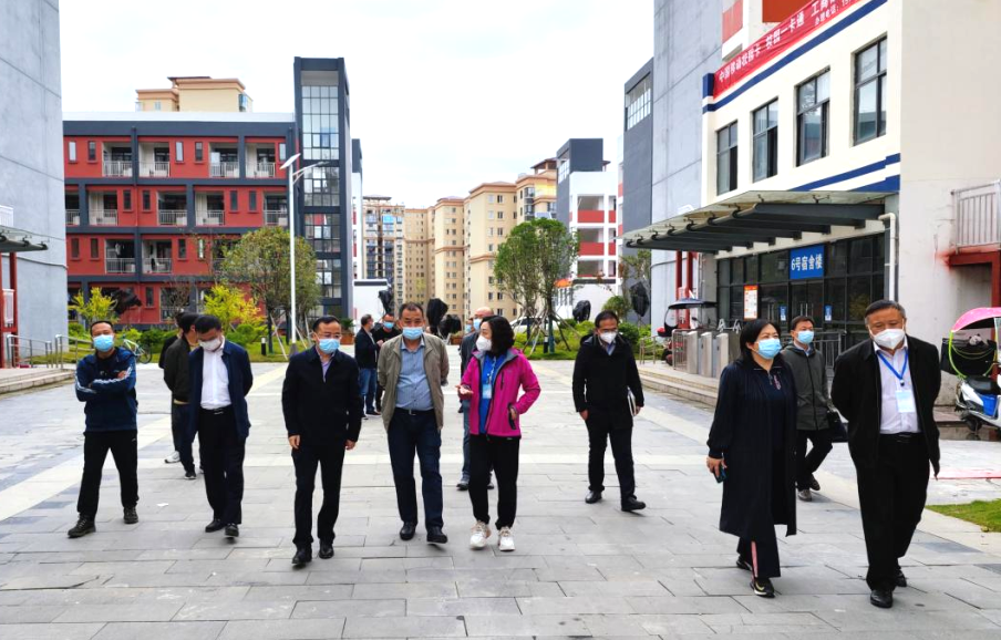 畢節(jié)市人民政府辦公室副主任金莉、畢節(jié)市教育局副局長何友國一行到我院檢查指導(dǎo)疫情防控工作