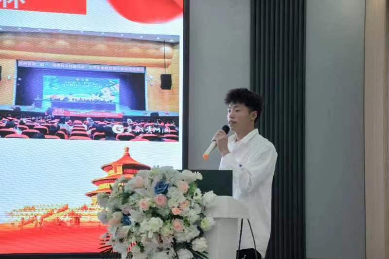2021-2022學(xué)年國家獎學(xué)金獲得者個人事跡專欄第一期——黃杏、譚程慧