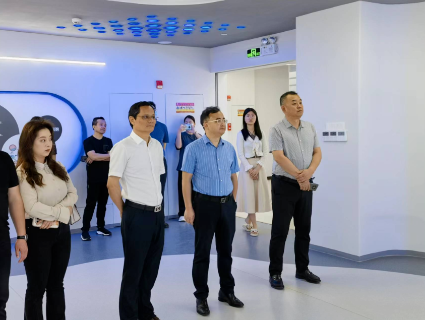 李涌、邱國援率隊到廣東省企業(yè)、院?？疾鞂W習