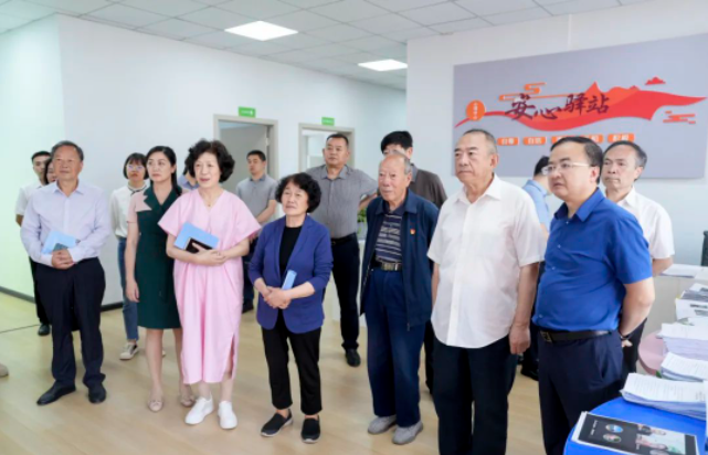 省、市關心下一代工作委員會赴畢節(jié)工業(yè)職業(yè)技術學院調(diào)研